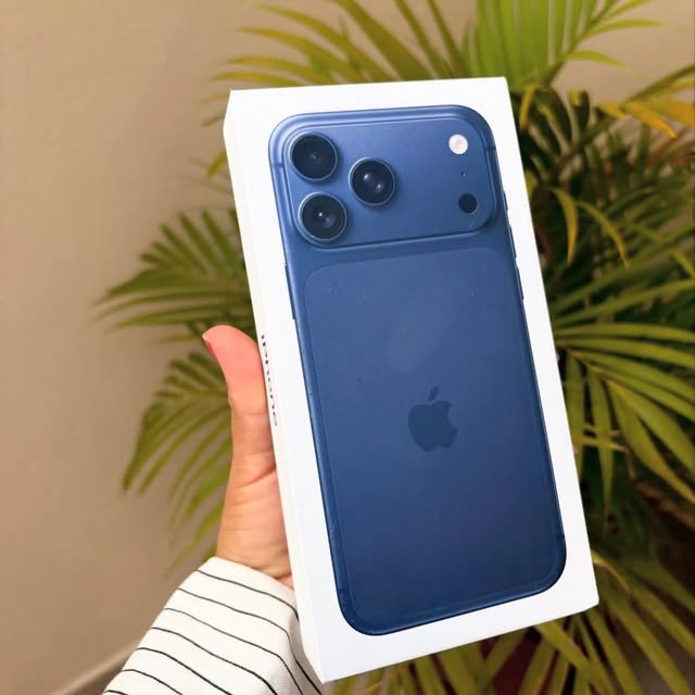 iPhone azul na caixa