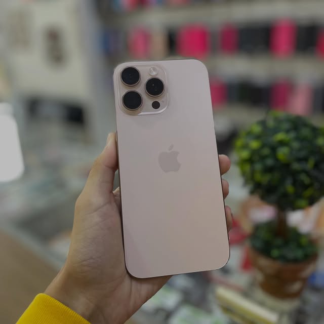 iPhone em acabamento claro